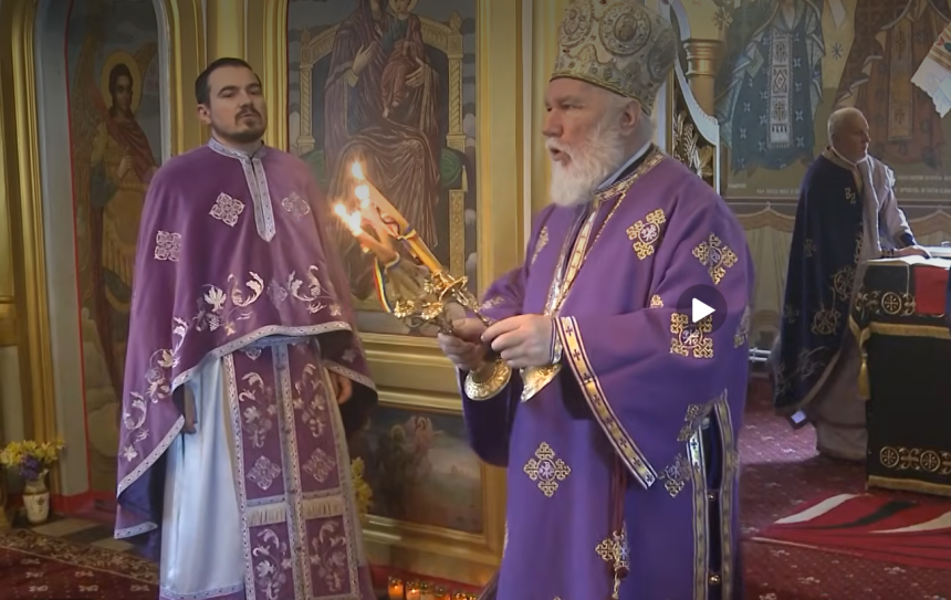 Biserica din Daieni aglomerata de credinciosi la slujba oficiata de Episcopul Visarion