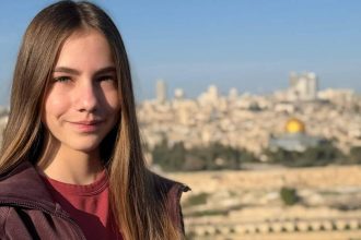 Evelyn Badulescu succes dublu eleva din Tulcea participa la doua olimpiade nationale