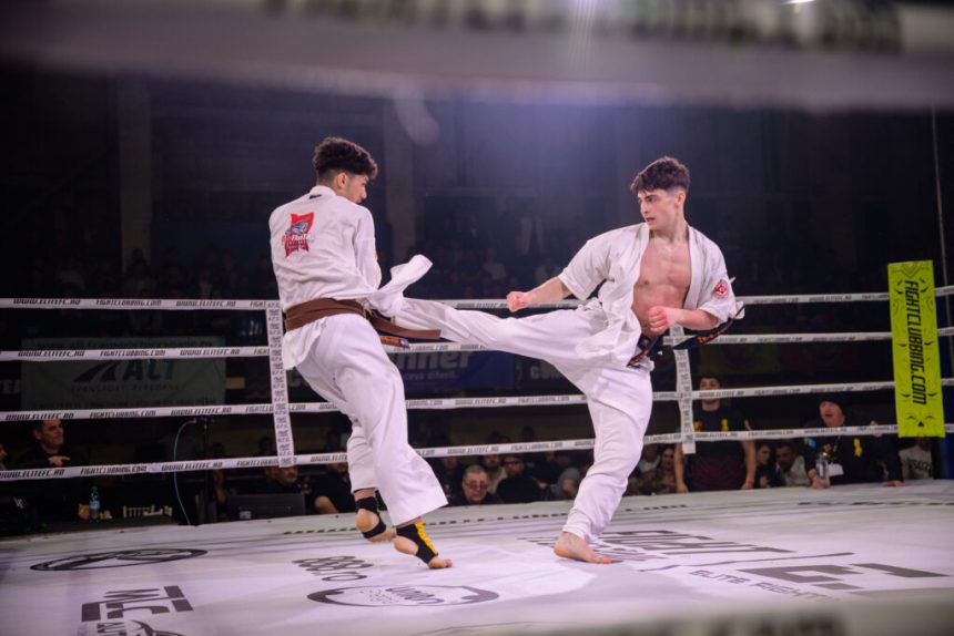 Victorie pentru tulceanul Albert Panuta la doar 17 ani a impresionat la Gala profesionista de kickboxing Elite Fighting Championship foto