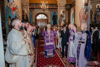 slujba archiereasca condusa de episcop si vizita pastorala la fagarasul nou cu zeci de credinciosi in participare