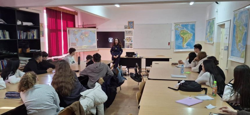 Alerta in scoli Politica a intervenit la elevi pentru a i avertiza despre pericolele online si bullying