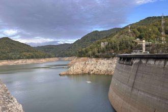 Barajul Vidraru isi desfsoara activitatea dupa aproape 60 de ani de functionare sigura