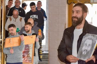 Calea iertarii prin lumina la Penitenciarul Tulcea procesiune cu lumanari si cantari religioase in Saptamana Patimilor