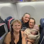 Nastere la 10000 de metri o femeie a nascut o fetita intr un avion
