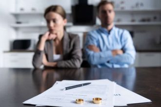 Noua lege permite fostilor soti sa isi metine numele de familie obtinut in timpul casatoriei fara acordul fostului partener