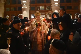 Program liturgic de Paste la Tulcea credinciosii sunt invitati la slujba Invierii si la primirea Luminii Sfinte