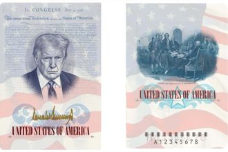 SUA emit un pasaport aniversar cu fotografia si semnatura lui Donald Trump