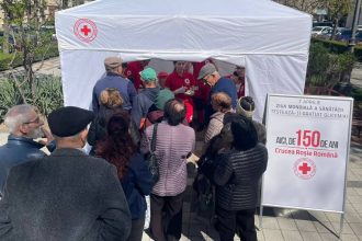 Tulcenii au asteptat la coada pentru teste gratuite Peste 180 de persoane testate dintr o zi