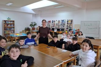 Vacanta neobisnuita la Biblioteca Judeateana Tulcea copii pasionati de tehnologie au devenit Programatori Roboti foto