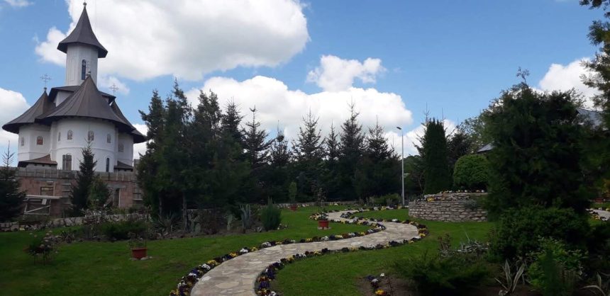 Valea Teilor Florest cu Manastirea Valea Teilor Dealul Consul si Pestera de la Moara una dintre cele mai superbe destinatii din Tulcea