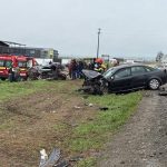 accident cu trei autoturisme la intrarea in baia o persoana ranita grav video foto