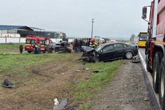 accident cu trei autoturisme la intrarea in baia o persoana ranita grav video foto