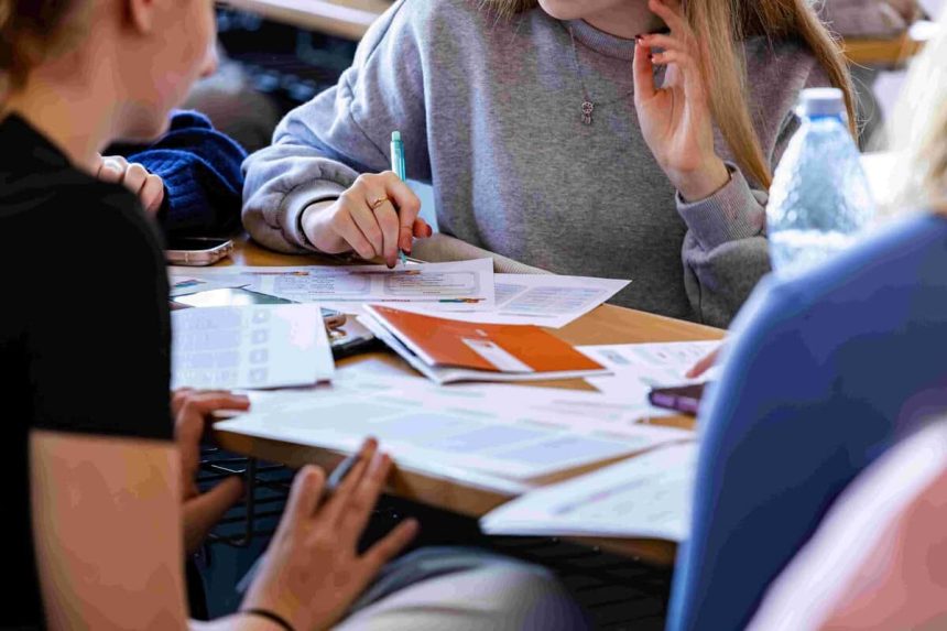 educatie financiara in liceele din tulcea si concurs de idei de afaceri cu premii ce depas sc 13000 de euro
