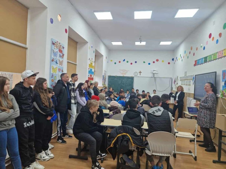 educatie financiara pentru elevii din tulcea lectii despre bani siguranta si prevenirea fraudelor foto