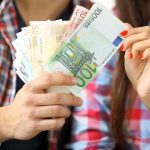 efect direct al tensiunilor politice din romania euro trece de 51 lei