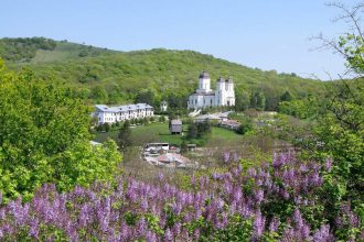 plimbare de weekend in tulcea manastirile celic dere saon si cocos printre cele mai populare destinatii