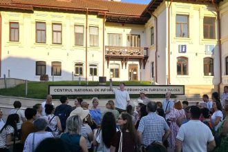 plimbari ghidate prin povestile necunoscute ale tulcei sezonul turului pe jos in tulcea incepe cu o premiera in mahalaua greceasca