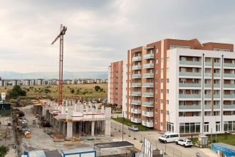 Blocajul de la ANCPI incetineste tranzactiile insa cererea pentru locuinte ramane mare