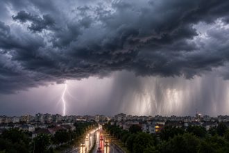 ANM a emis 3 avertizari cod galben pentru canicula vijelii si ploi torentiale in aproape toata tara