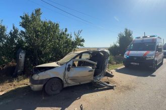 Accident cu cinci persoane intre Agighiol si Valea Nucarilor Un sofer a fost prins incarcerat VIDEO