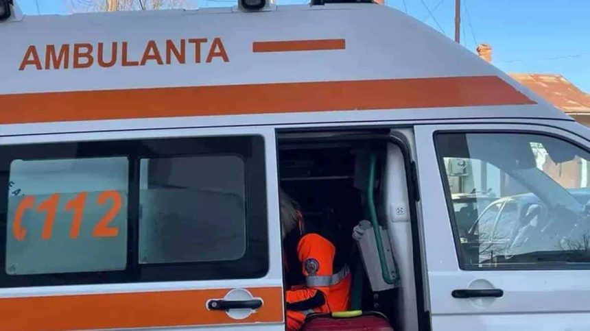 Ambulanta agresata cu bate si topoare in comuna Recea Cristur din Cluj in urma unor zvonuri de pe TikTok