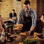 Aproape 50 dintre angajatorii din HoReCa iau in considerare diminuarea personalului