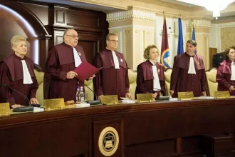 CCR declara neconstitutionala expresia persoana care are relatii asemanatoare celor dintre soti