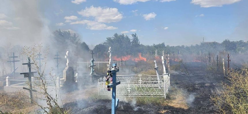 Cimitir in flacari la Sarichioi Ce a cauzat incendiul care ameninta gospodariile