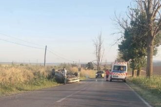 DJ 222 din nou pe lista neagra accident cu masina rasturnata la Agighiol doi raniti