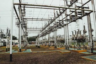 Guvernul pregateste masuri de restrictie a consumului de energie pentru marii industriali