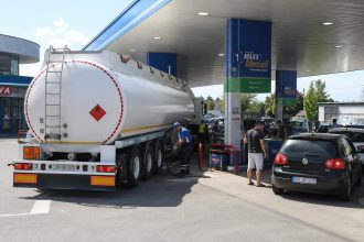 Legea plafonarii pretului carburanilor a fost implementata iar acciza la motorina poate fi reduse cu pana la 25