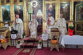 Liturghie arhiereasca la Biserica Schimbarea la Fata din Tulcea oficiata de PS Visarion video