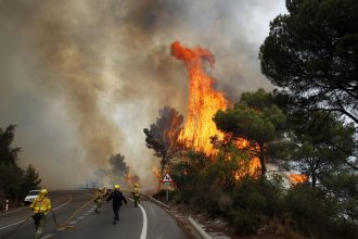 MAE ii avertizeaza pe romanii din Valencia cu privire la codul rosu de incendii de vegetatie
