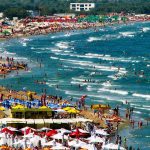 Pe litoral 52 de sanctiuni si 12 unitati inchise in urma controalelor sanitare
