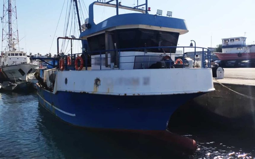 Pescador prins in flagrant pentru pescuit ilegal in zona Sulina detinea doua tone de rapana foto
