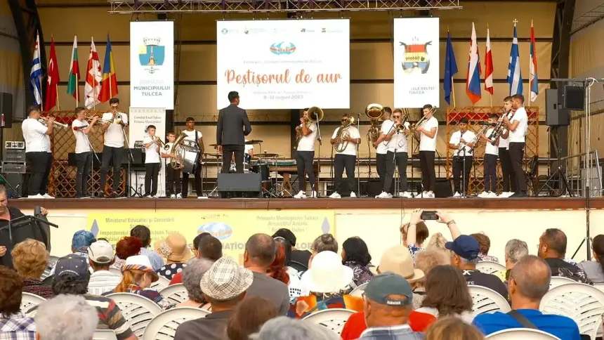 Pestisorul de Aur aduce la Tulcea grupuri artistice din sapte tari