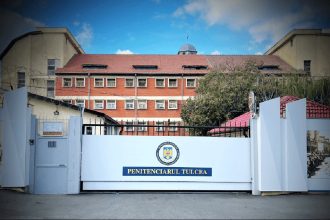 Polist de penitenciar din Tulcea prins cu canabis DIICOT il acuza ca vindea droguri de trei ani