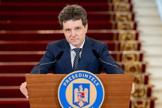 Presedintele semneaza legea pentru reducerea pretului motorinei si prelungirea TVA ului reduced pentru locuinte