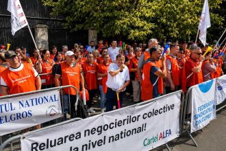 Protest la Ministerul Muncii pentru majorarea salariului minim in 2027