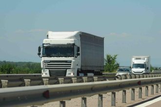 Restrictii extinse pentru camioane in sapte judete din cauza caldurii extreme