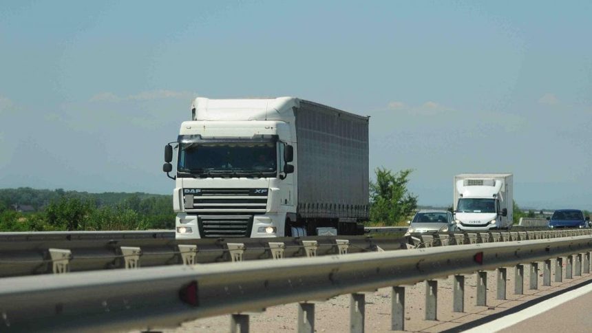 Restrictii extinse pentru camioane in sapte judete din cauza caldurii extreme