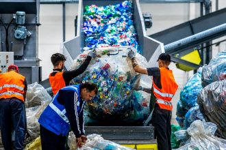 Uniunea Europeana interzice incepand din 2030 ambalajele din plastic de unica folosinta pentru produsele proaspete