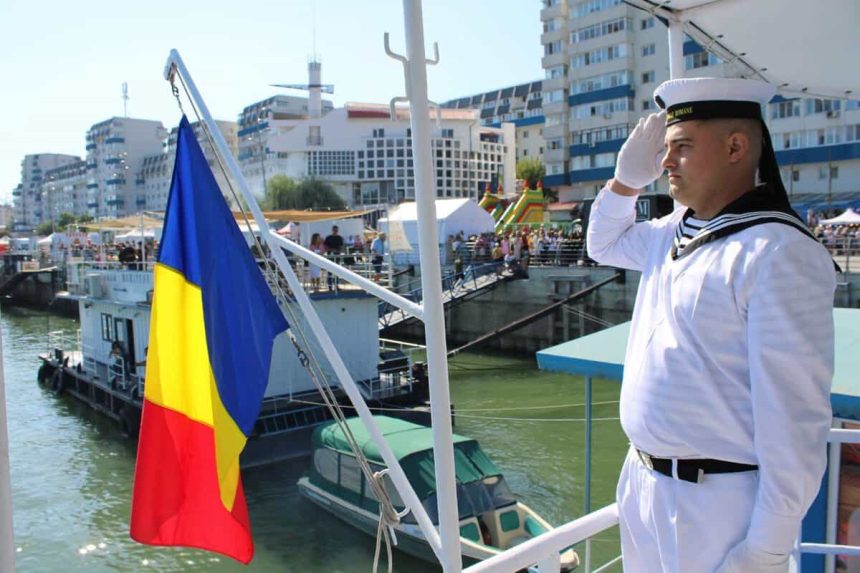 Ziua Marinei la Tulcea mii de oameni pe faleza nave de razboi si spectacol pana la artificii
