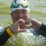 Cameliu Costache a înotat 13 ore și aproape 32 de kilometri pentru copiii din Deltă