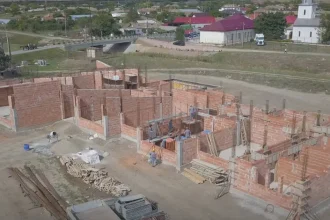 Centrul pentru copiii din Baia, gata pe jumătate. Lucrările s-ar putea încheia anul acesta