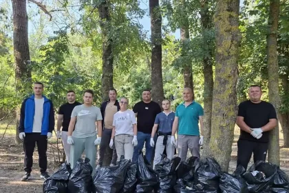 Jandarmii tulceni au ieșit să adune gunoaiele din pădure