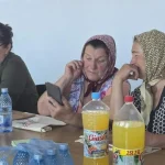 Lecția de butonat continuă la Sarichioi: seniorii au trecut la selfie-uri și mesaje