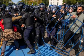 Percheziții în 16 județe și București după violențele din Piața Victoriei