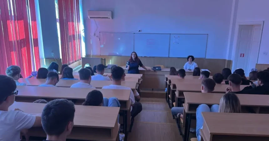 Polițiștii i-au învățat pe elevi să se protejeze de droguri, abuzuri și pericole online