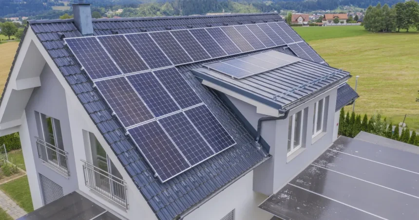 Programul de finanțare pentru baterii solare ar putea începe în octombrie